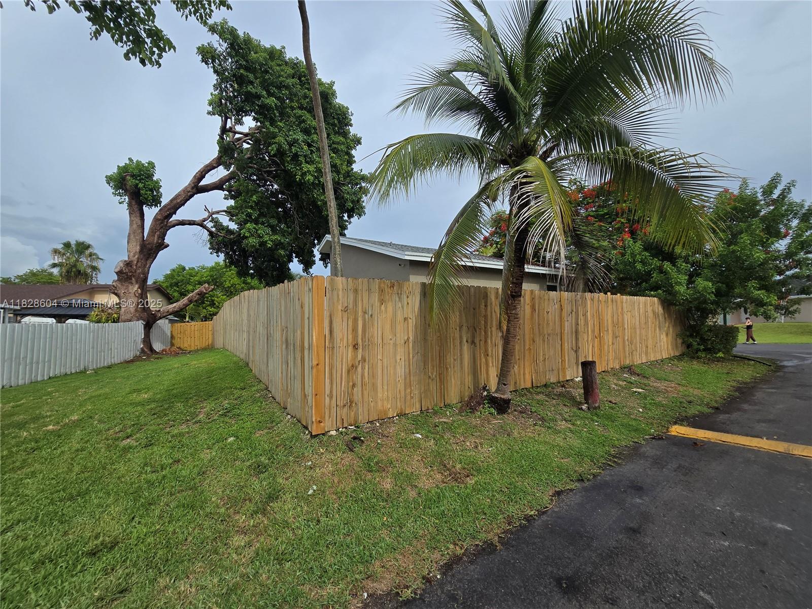 13567 SW 286th Ter, Homestead, FL, 33033/$415,000 4 13567 SW 286th Ter