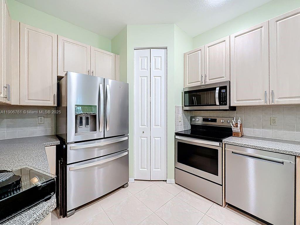 MARINER BAY - Residential