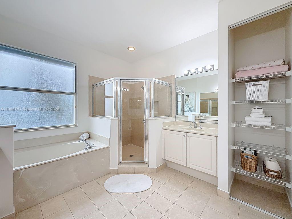 MARINER BAY - Residential