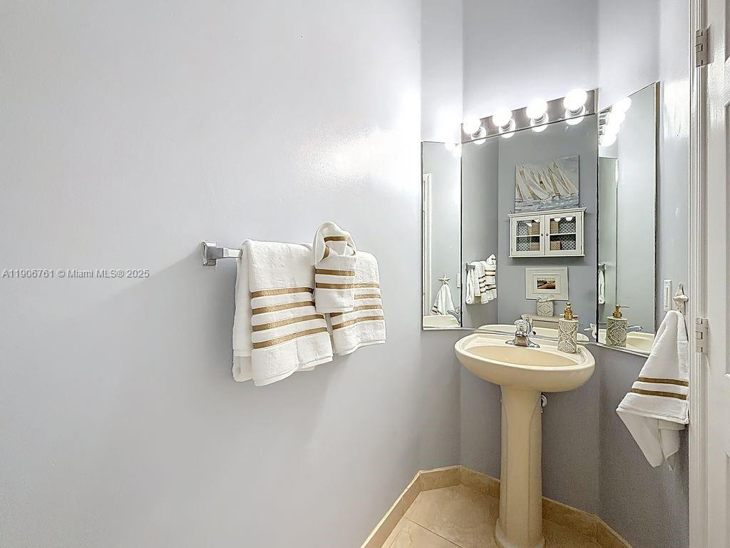 MARINER BAY - Residential