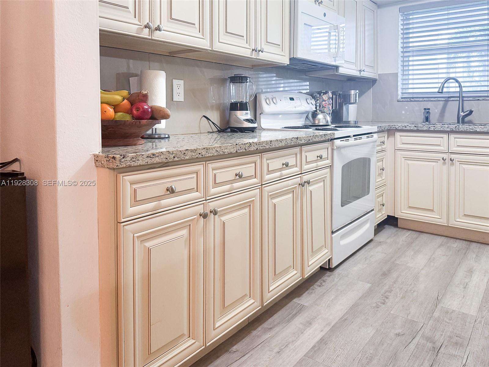 PARADISE VILLAS CONDO - Residential