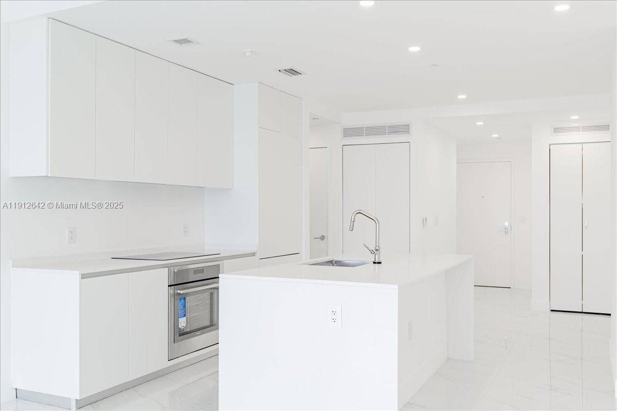 AREA RESERVE MIAMI - Residential Lease