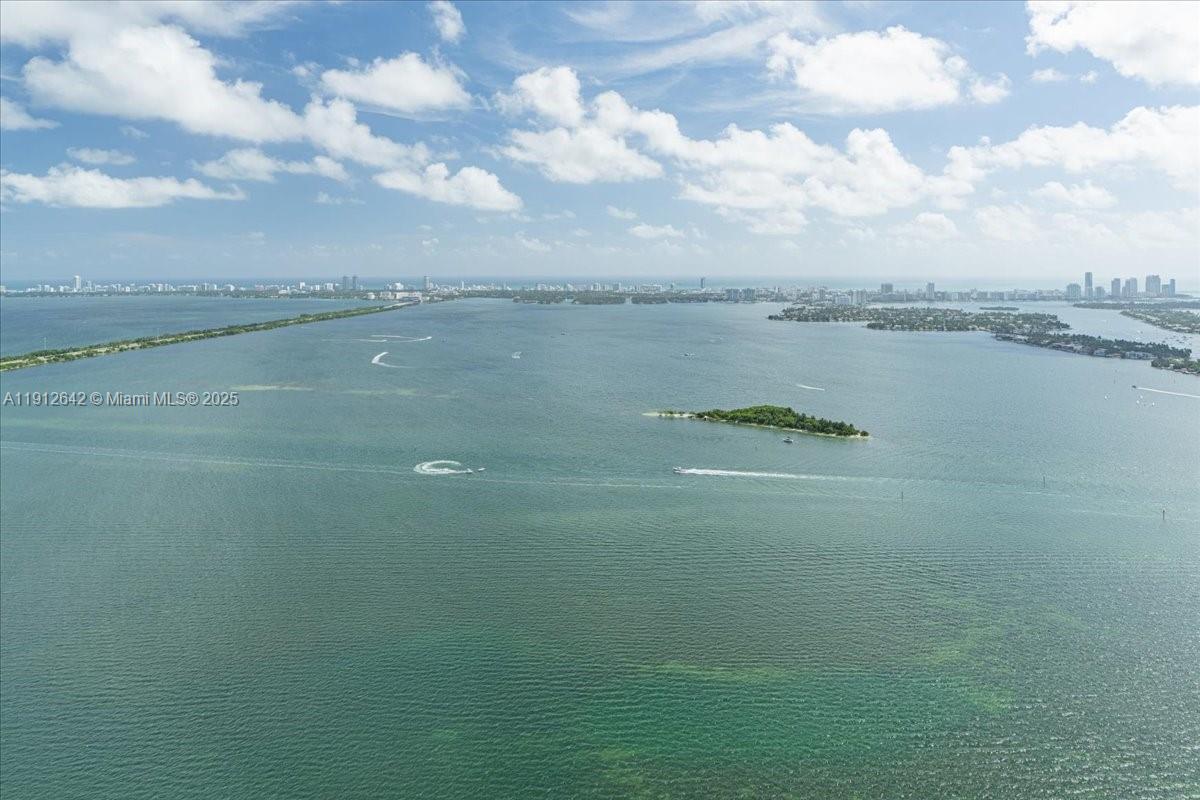 AREA RESERVE MIAMI - Residential Lease