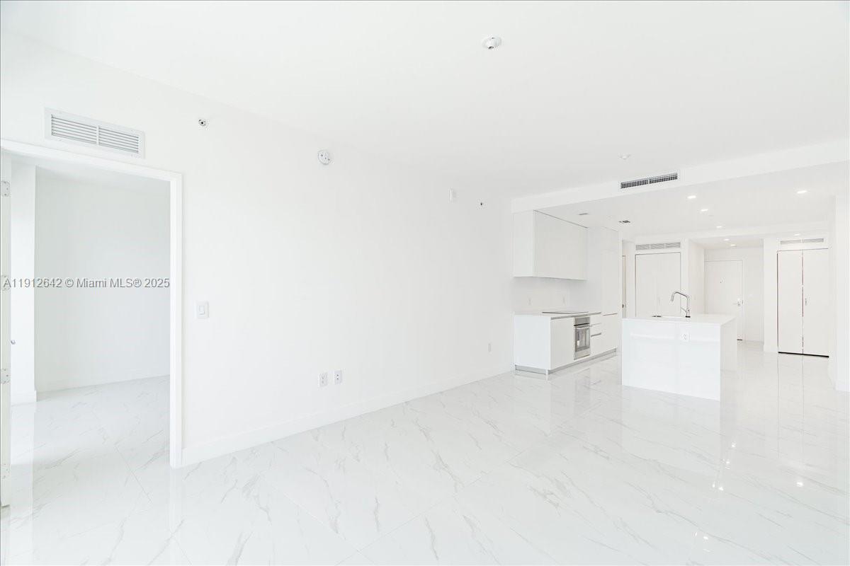 AREA RESERVE MIAMI - Residential Lease