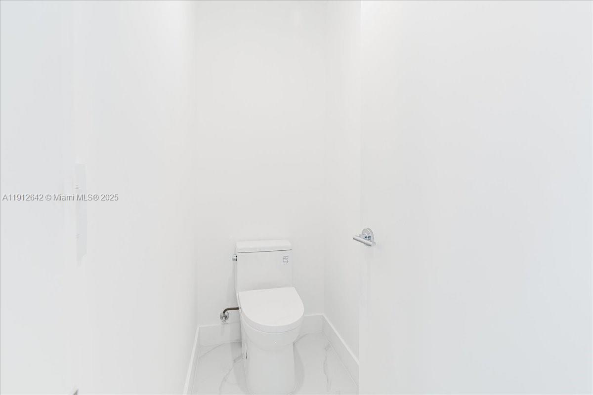 AREA RESERVE MIAMI - Residential Lease