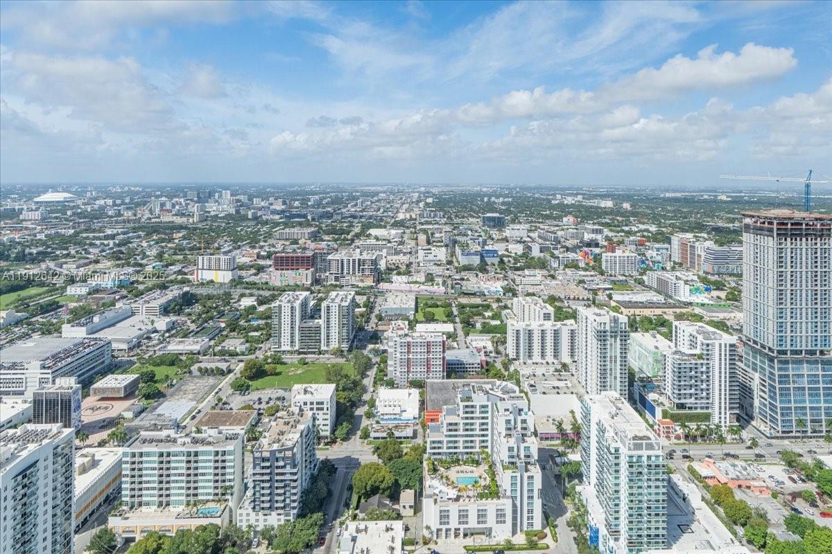 AREA RESERVE MIAMI - Residential Lease