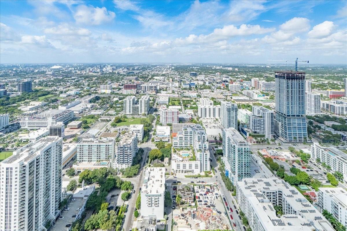 AREA RESERVE MIAMI - Residential Lease