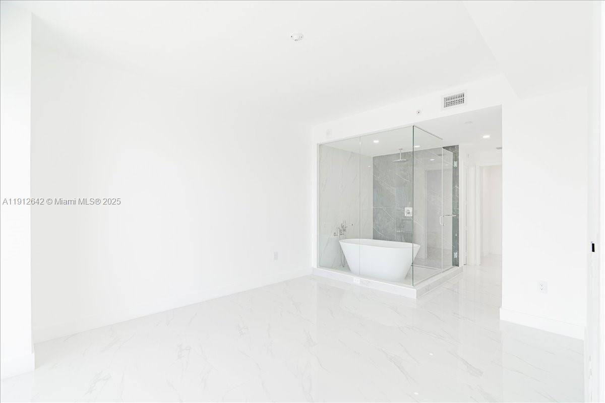 AREA RESERVE MIAMI - Residential Lease