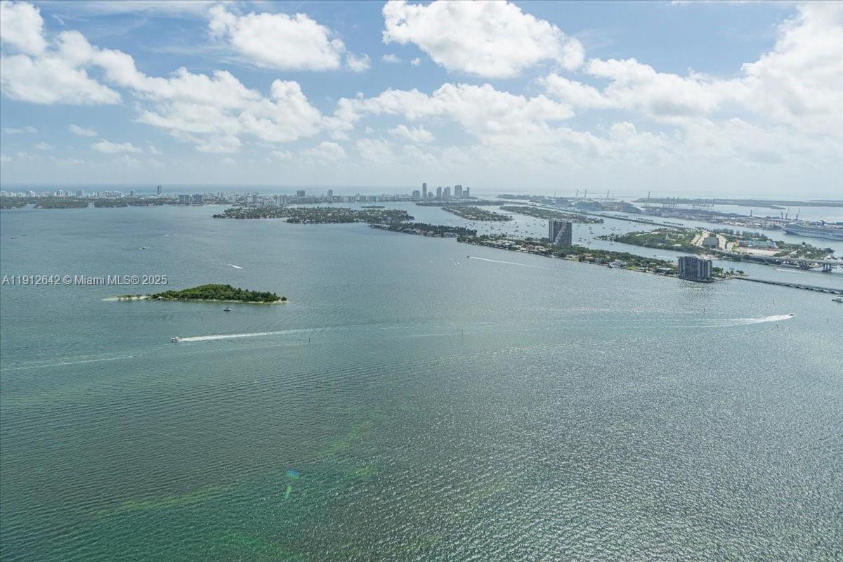 AREA RESERVE MIAMI - Residential Lease