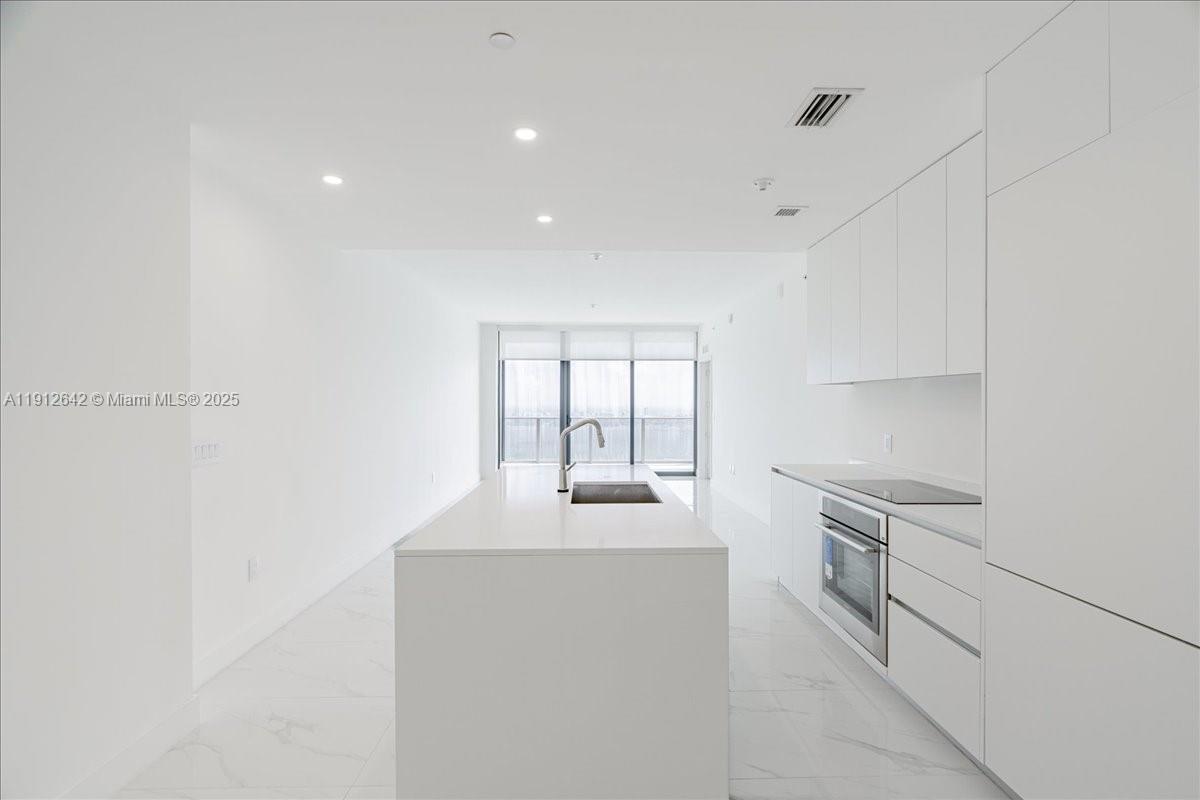 AREA RESERVE MIAMI - Residential Lease