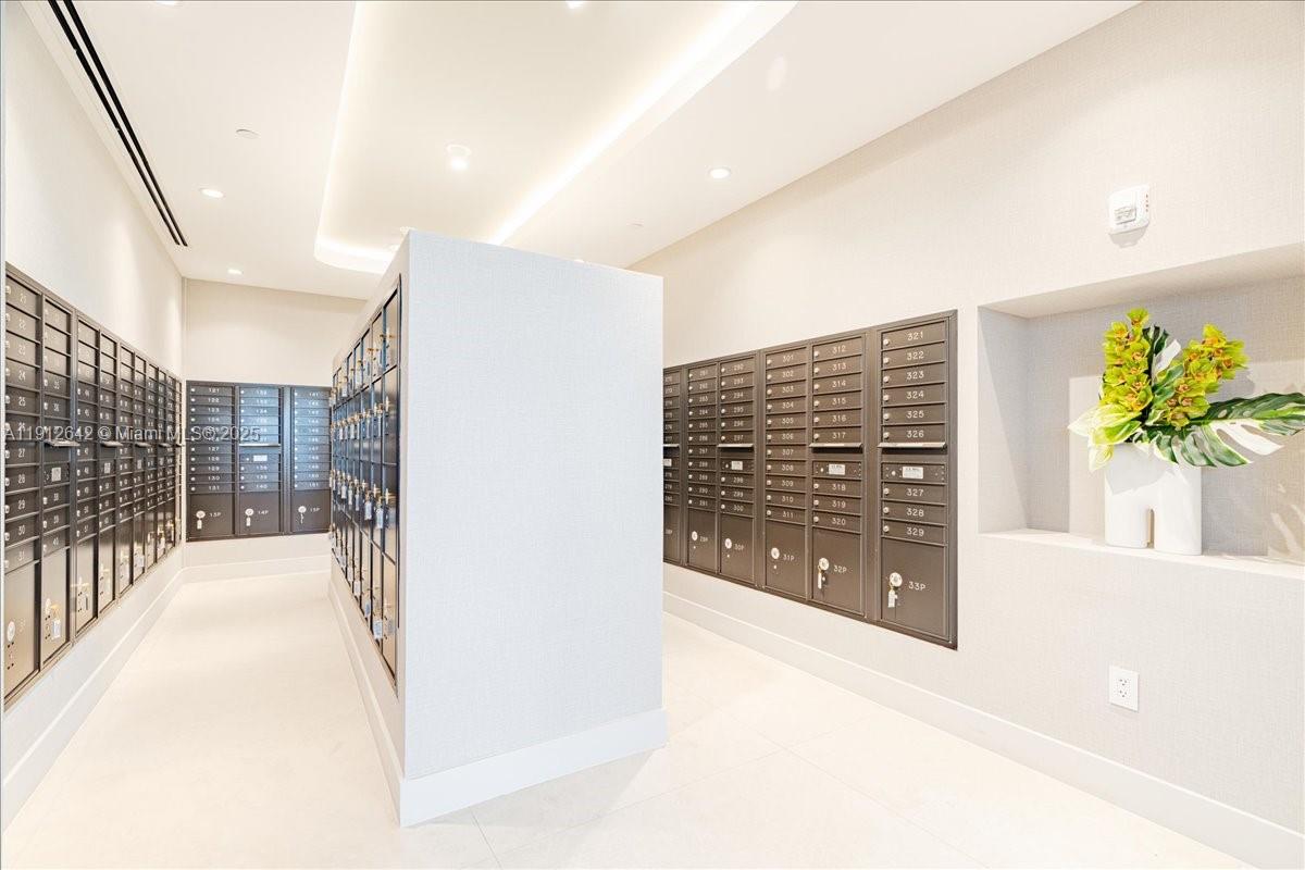 AREA RESERVE MIAMI - Residential Lease