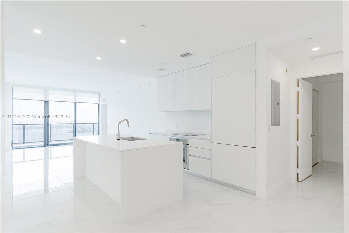 AREA RESERVE MIAMI - Residential Lease