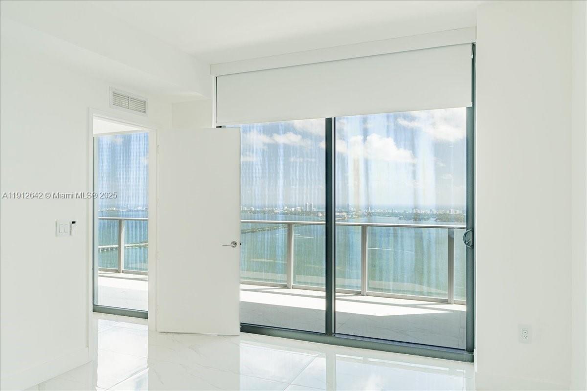 AREA RESERVE MIAMI - Residential Lease