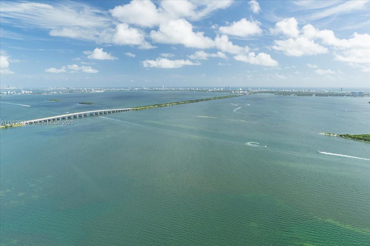 AREA RESERVE MIAMI - Residential Lease