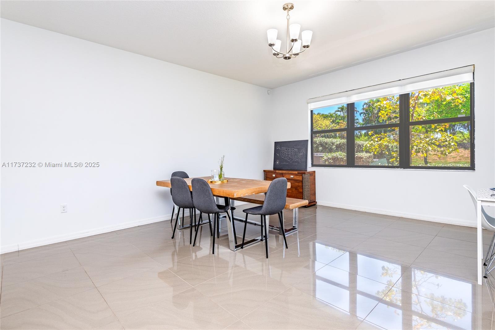 CHAMPION LAKES - Residential
