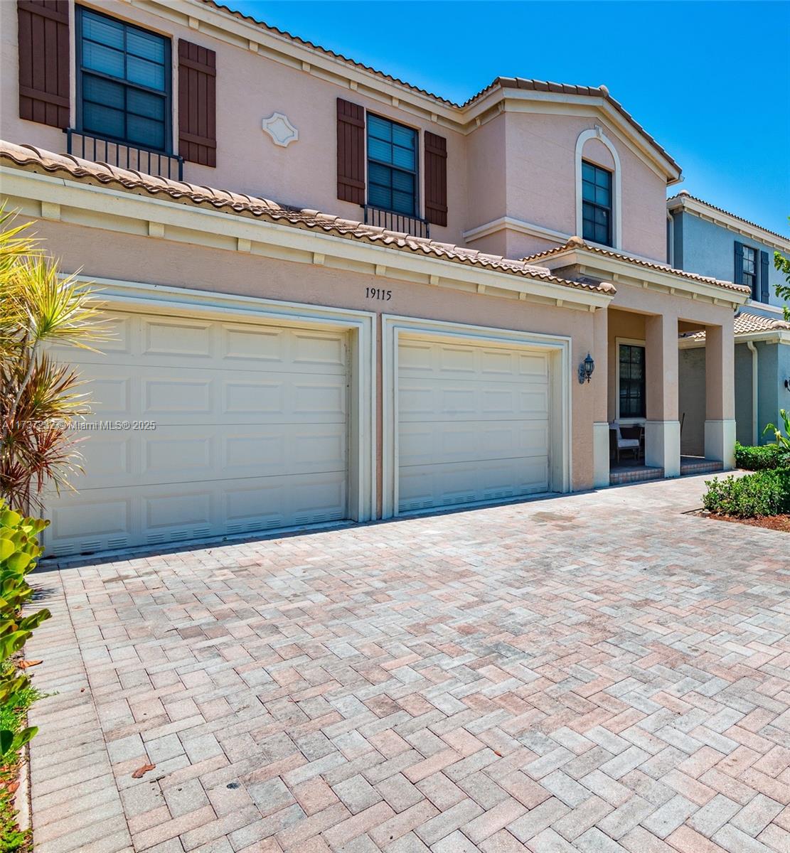 CHAMPION LAKES - Residential