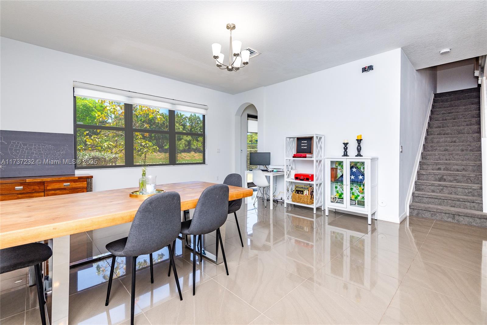 CHAMPION LAKES - Residential