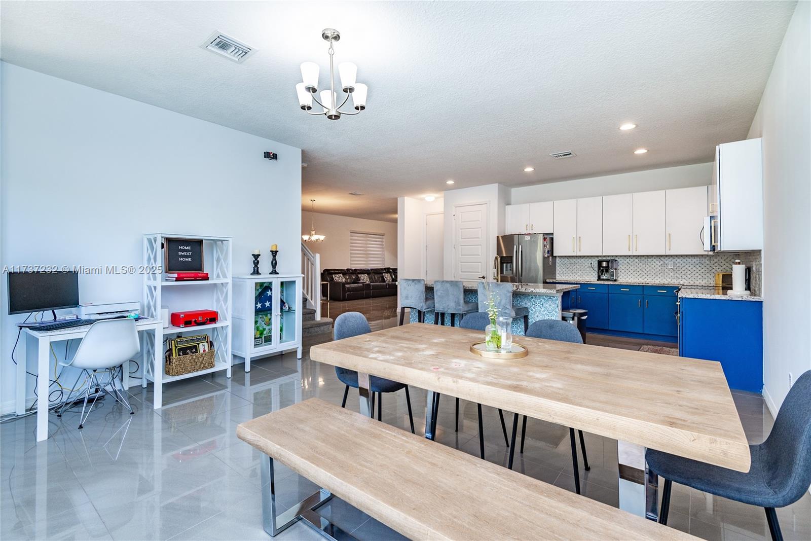 CHAMPION LAKES - Residential