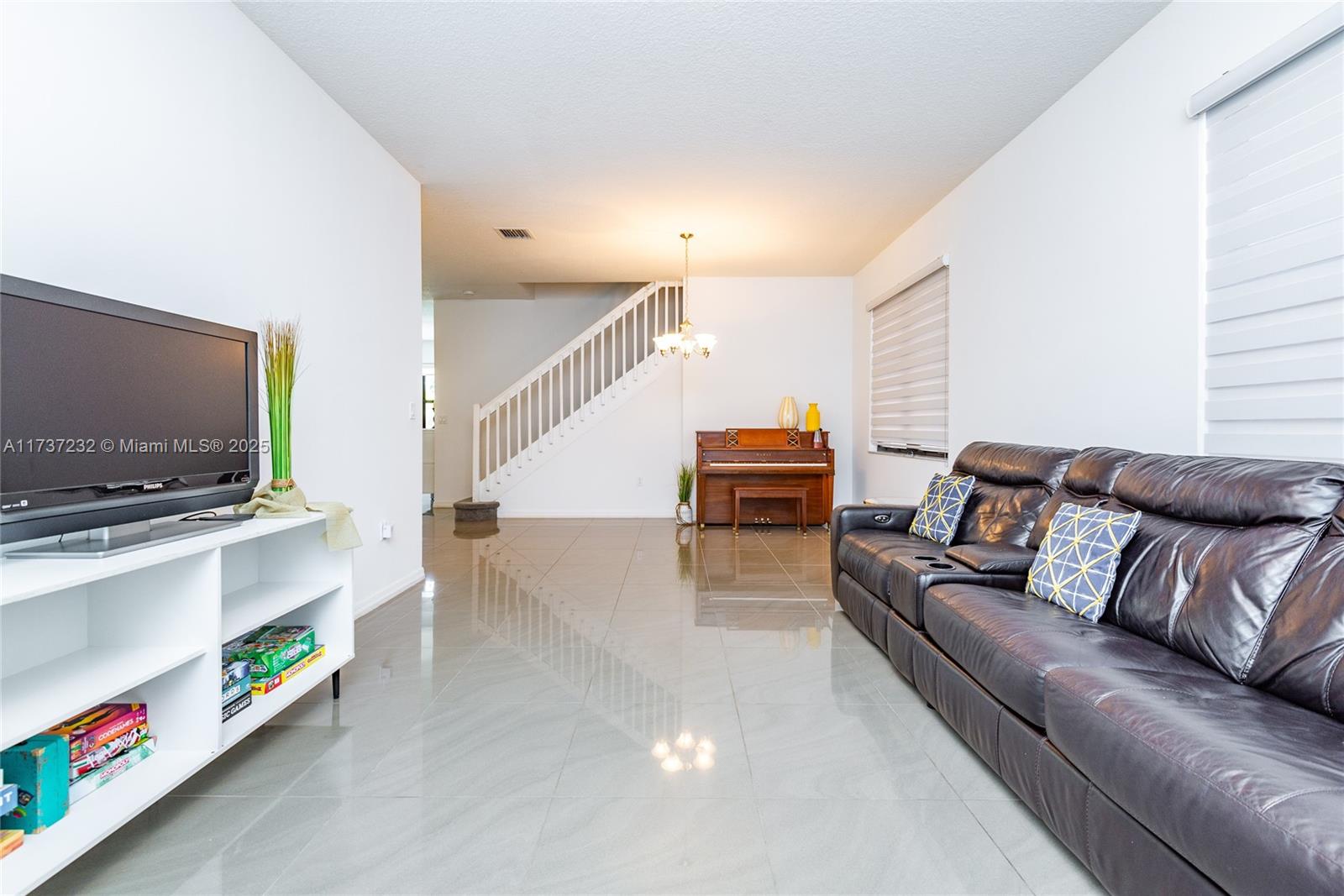 CHAMPION LAKES - Residential