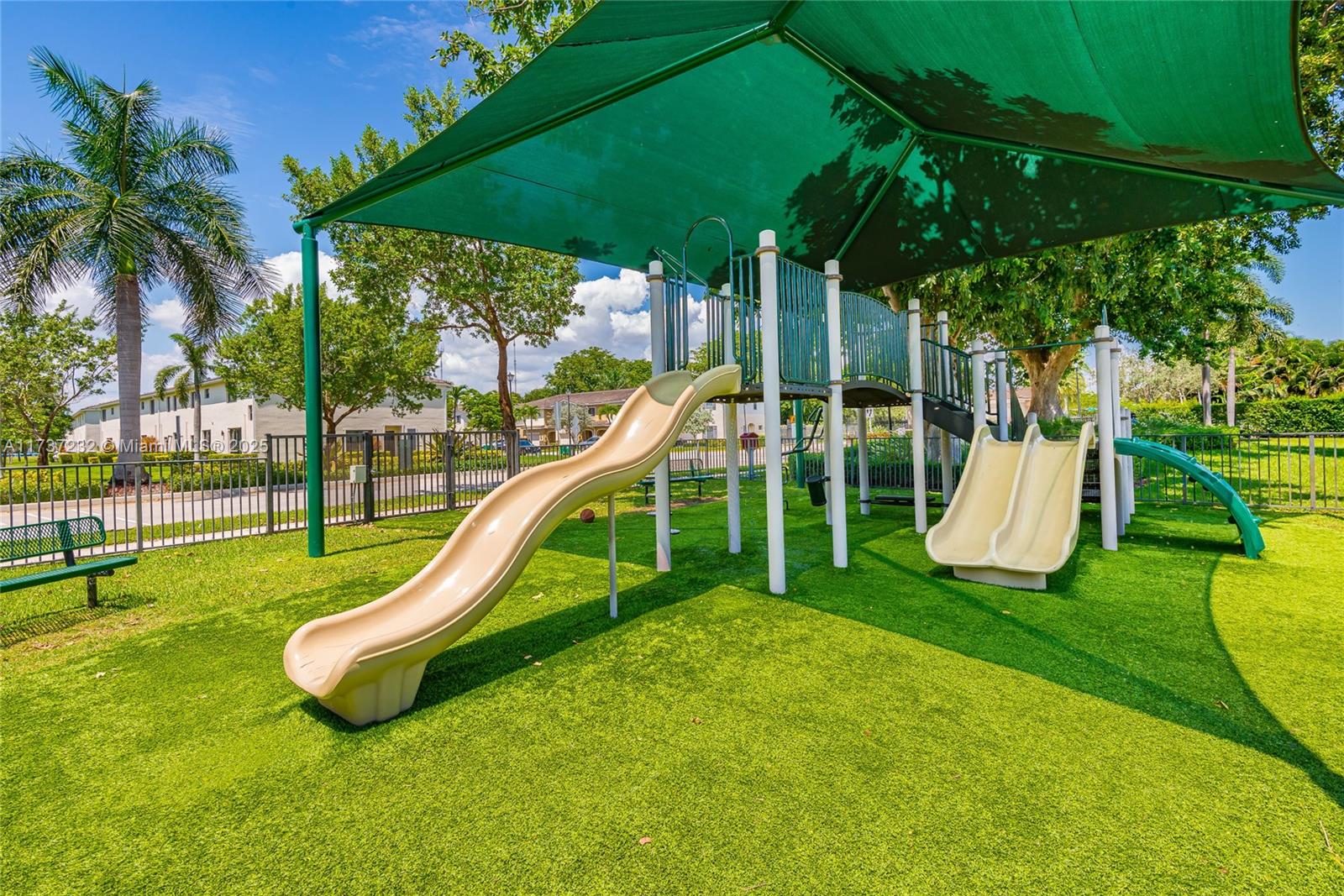 CHAMPION LAKES - Residential