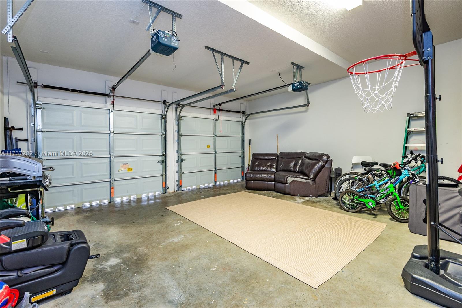 CHAMPION LAKES - Residential