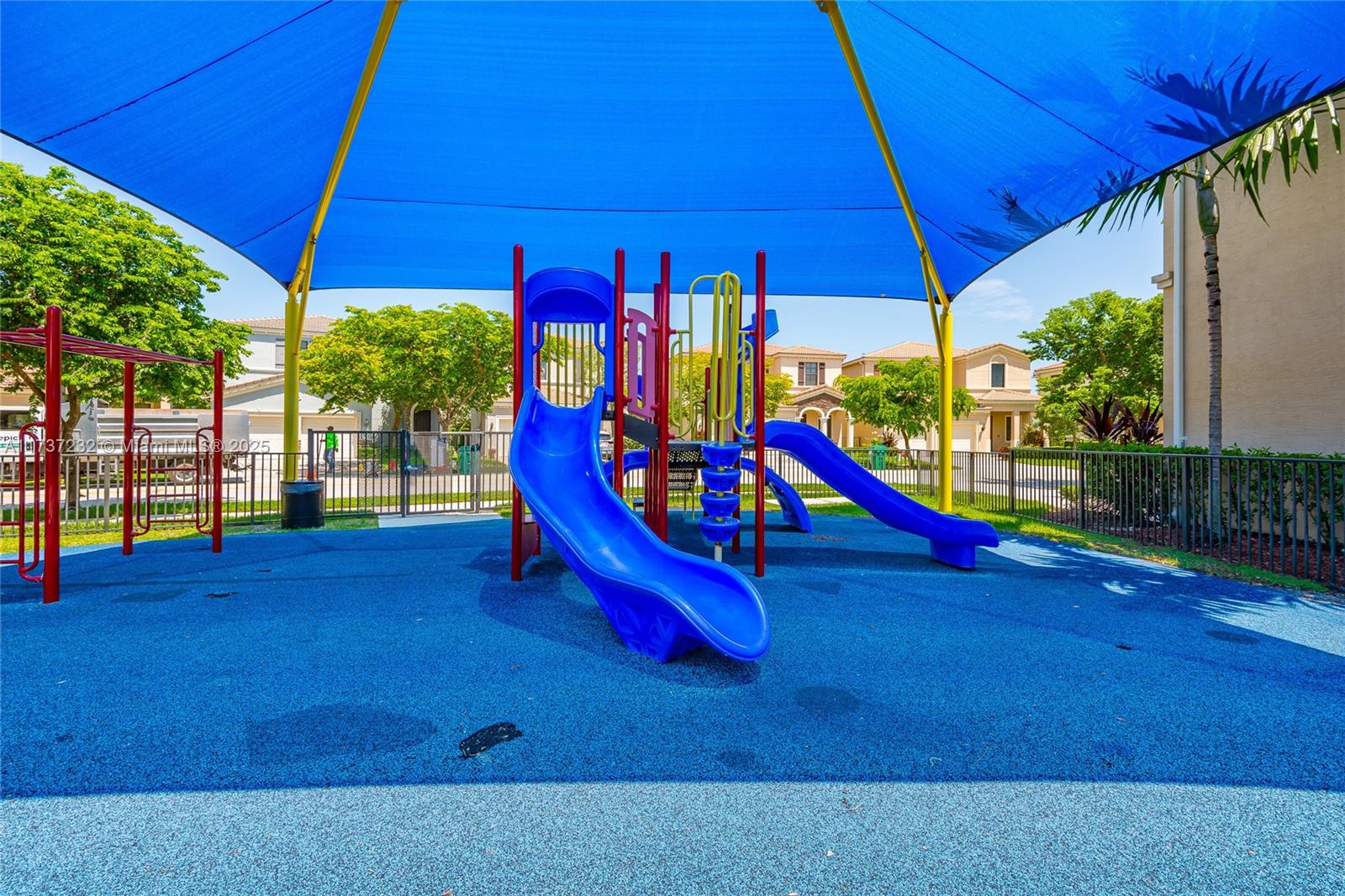 CHAMPION LAKES - Residential