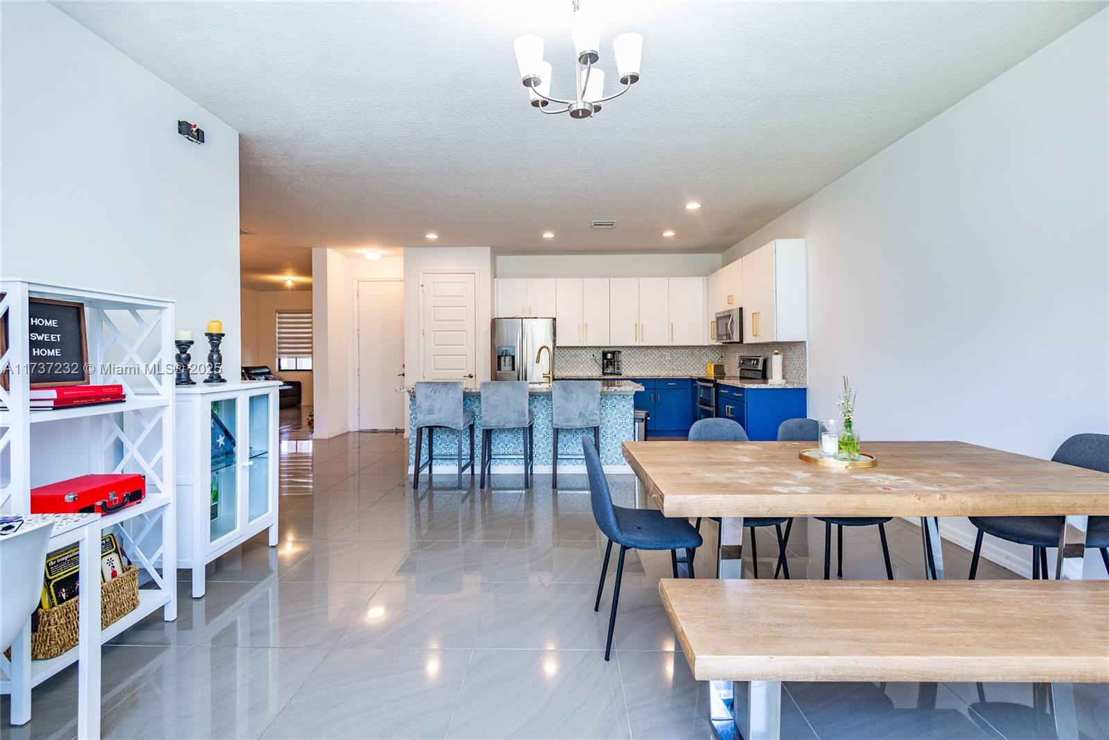 CHAMPION LAKES - Residential