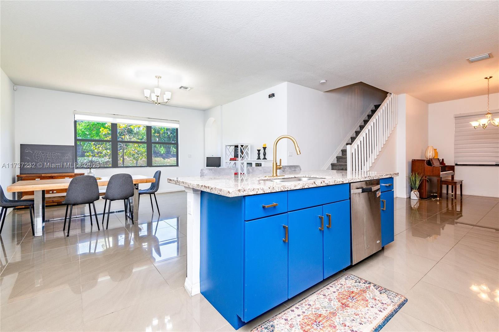 CHAMPION LAKES - Residential