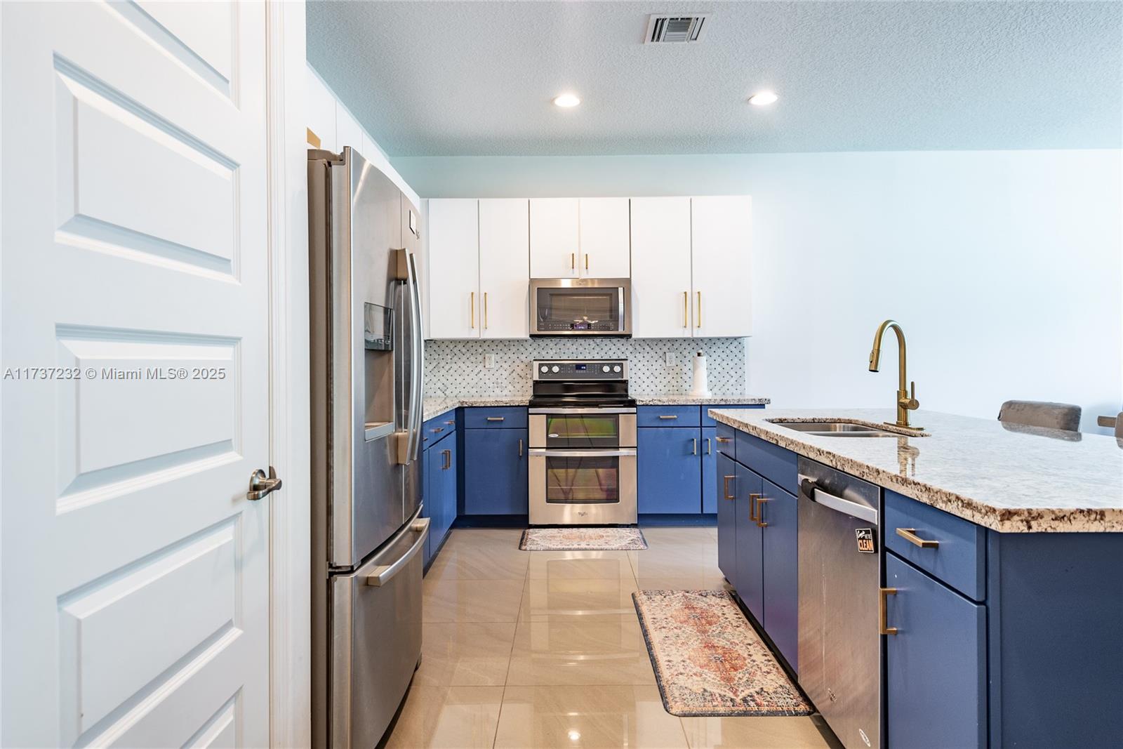 CHAMPION LAKES - Residential