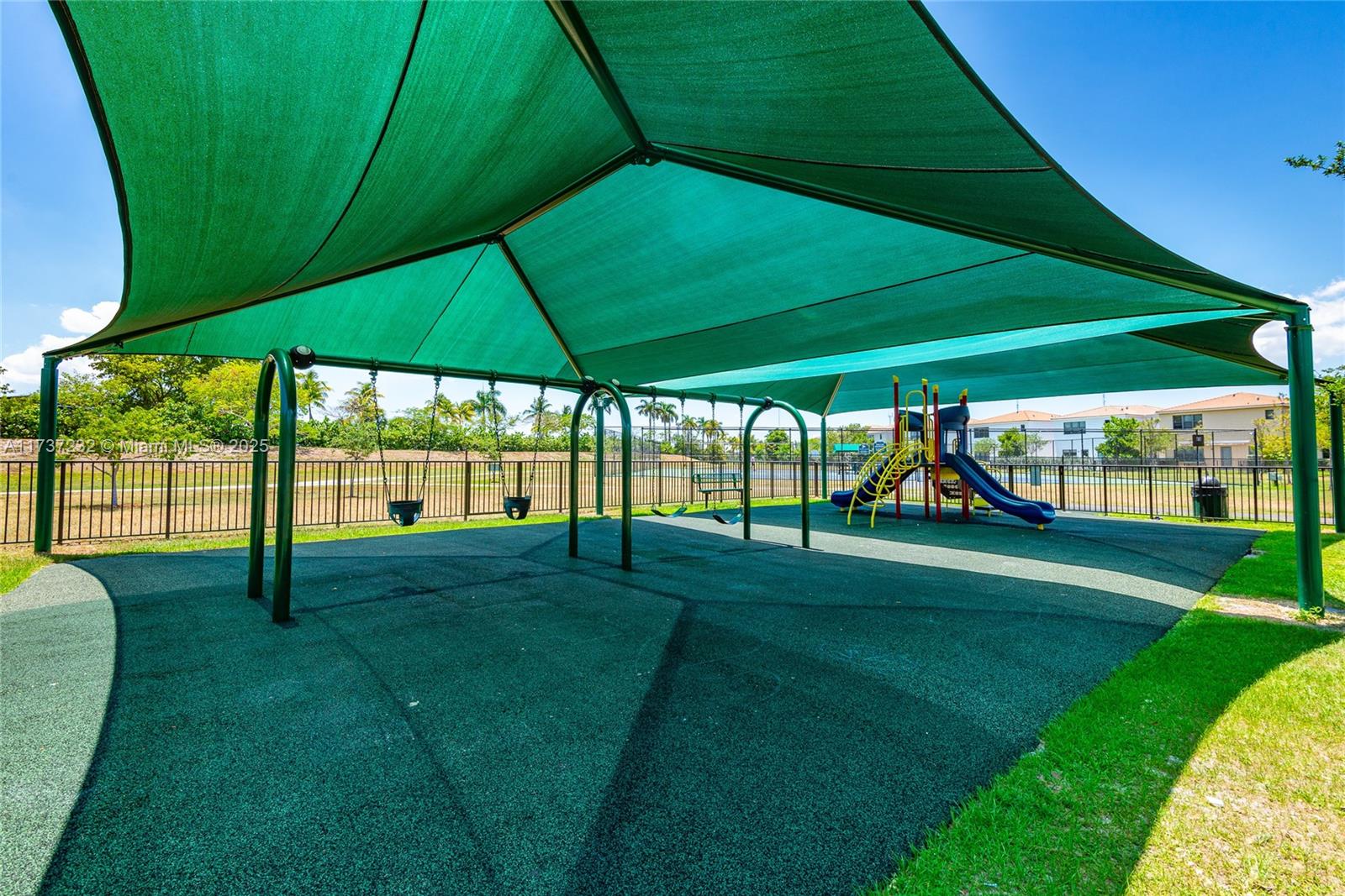 CHAMPION LAKES - Residential