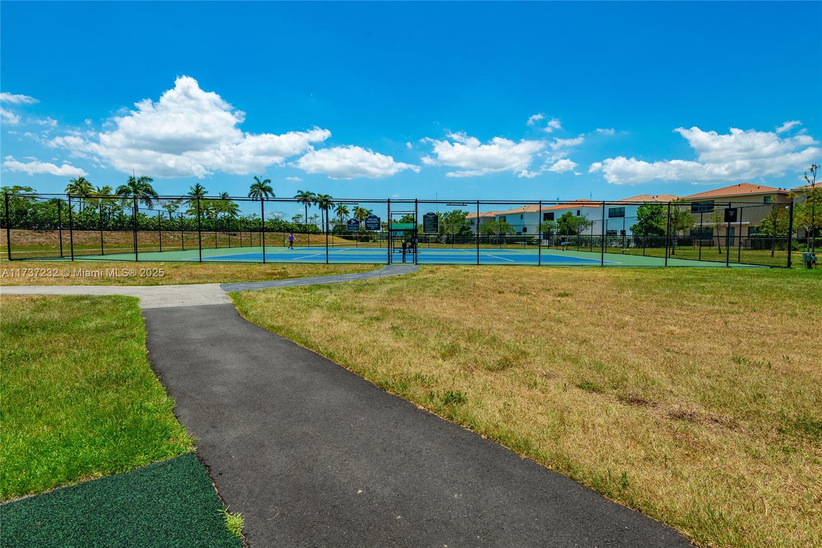 CHAMPION LAKES - Residential