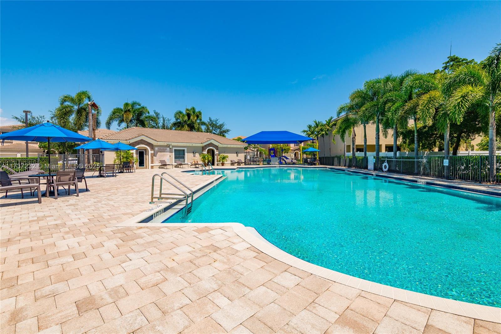 CHAMPION LAKES - Residential