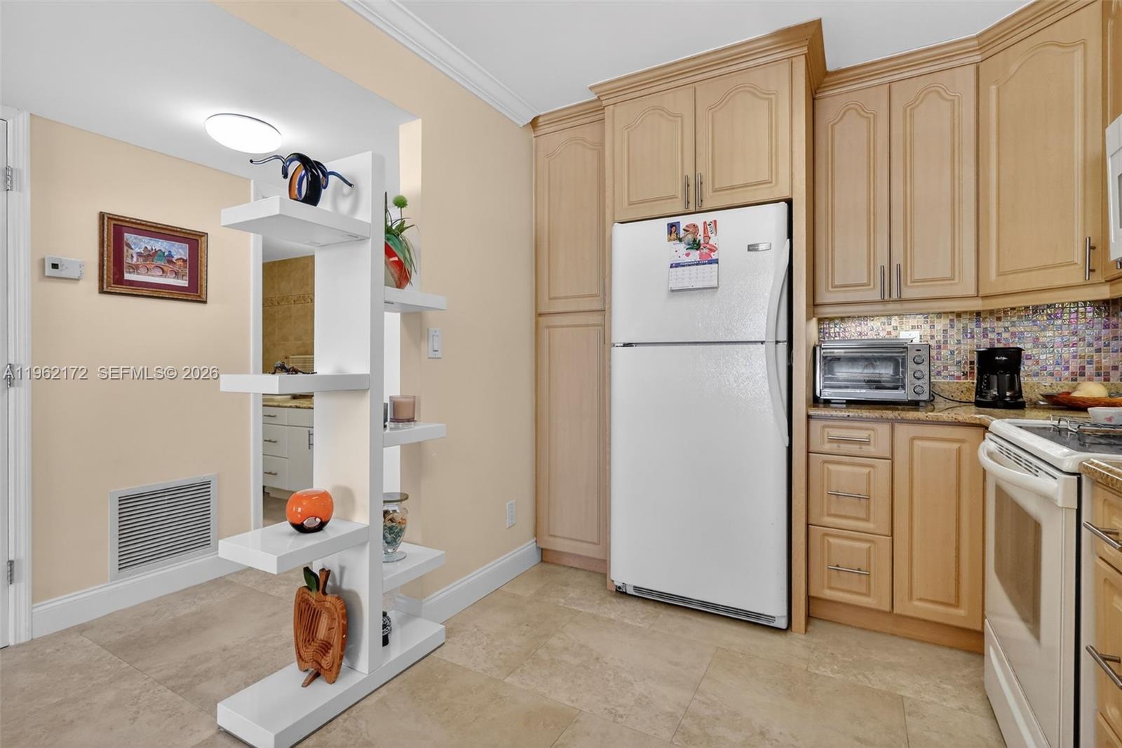 PLAZA TOWERS SOUTH CONDO - Residential