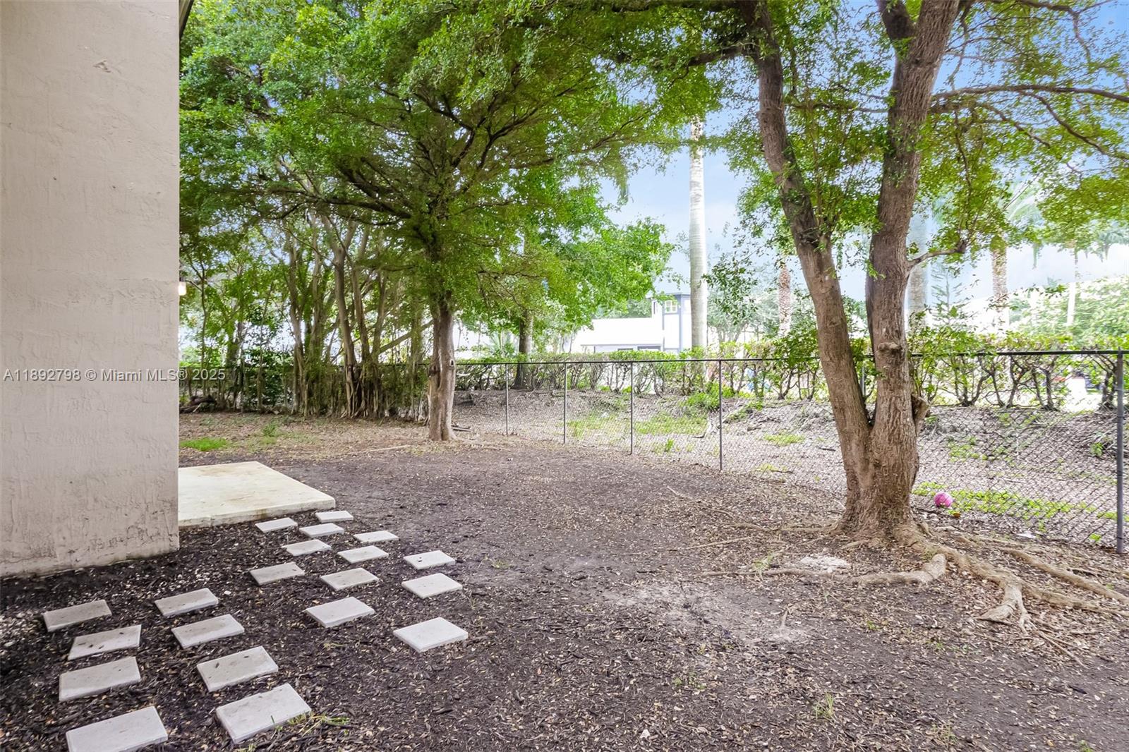 EMILIOS PLACE AT OASIS - Residential Lease