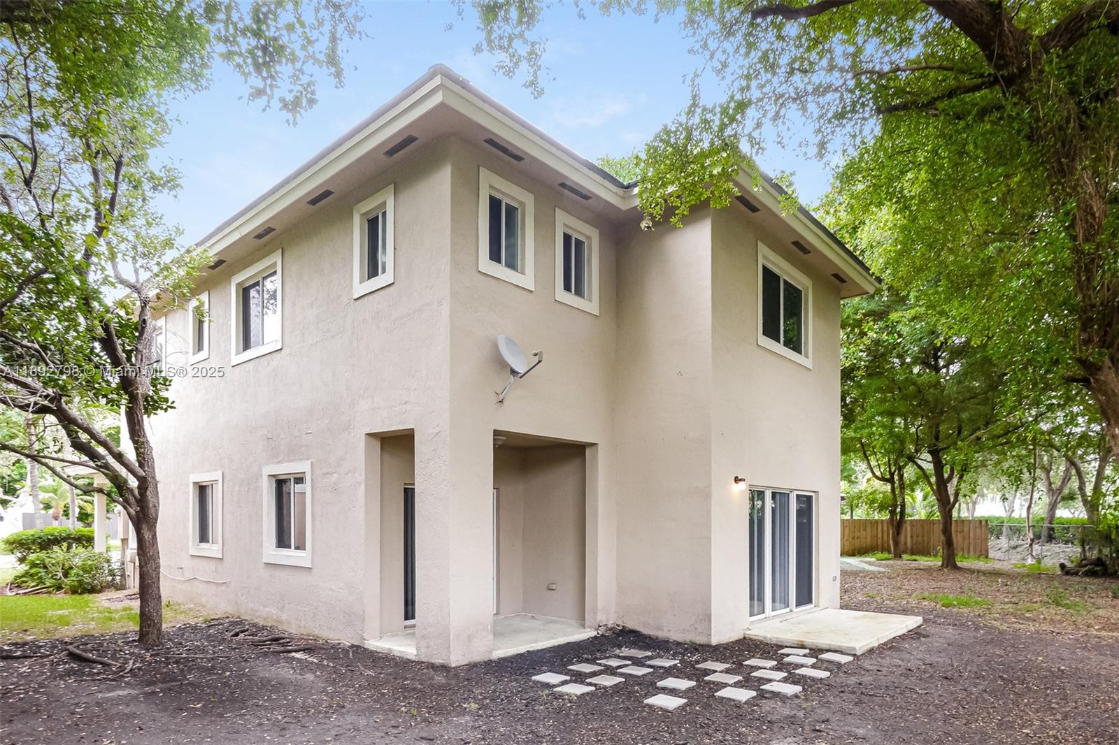 EMILIOS PLACE AT OASIS - Residential Lease