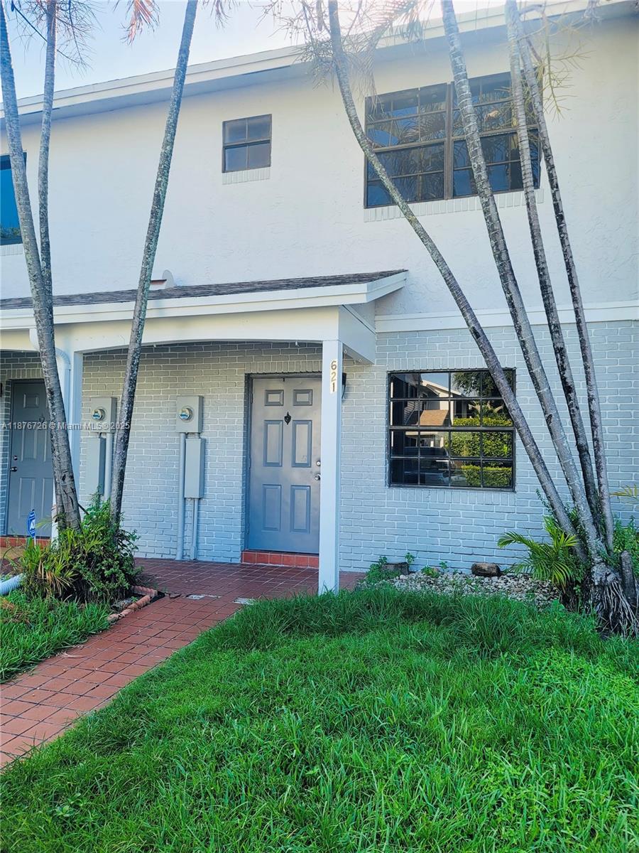 Lake Front Townhome located at Southbridge in Pembroke Pines. Features 2 Bedrooms 2.5 Bathrooms, Screened covered Patio Porch, Gorgeous Wood & Tile Flooring throughout, Washer & Dryer. Close to schools, shopping's, and more!