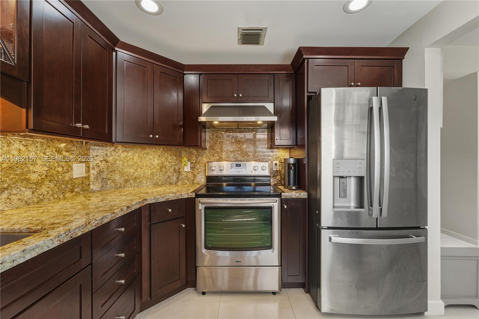 DORAL LANDINGS TOWNHOMES - Residential