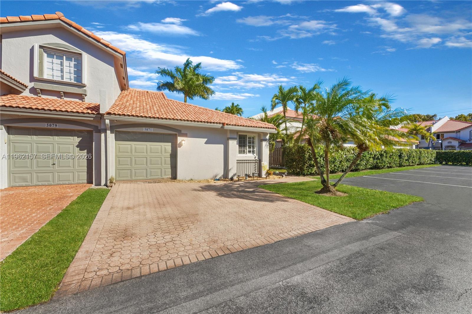 DORAL LANDINGS TOWNHOMES - Residential