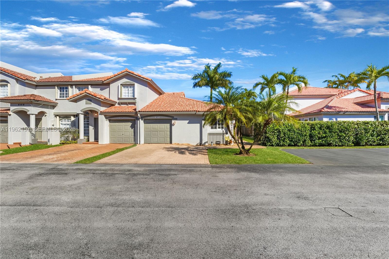 DORAL LANDINGS TOWNHOMES - Residential