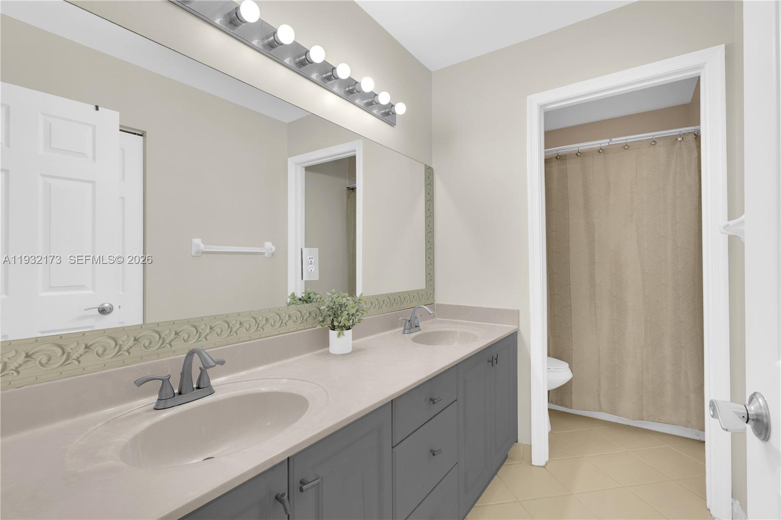 RIVIERA ISLES II - Residential