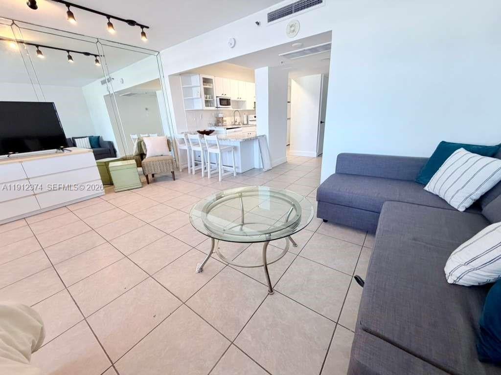 100 Lincoln Rd 1220