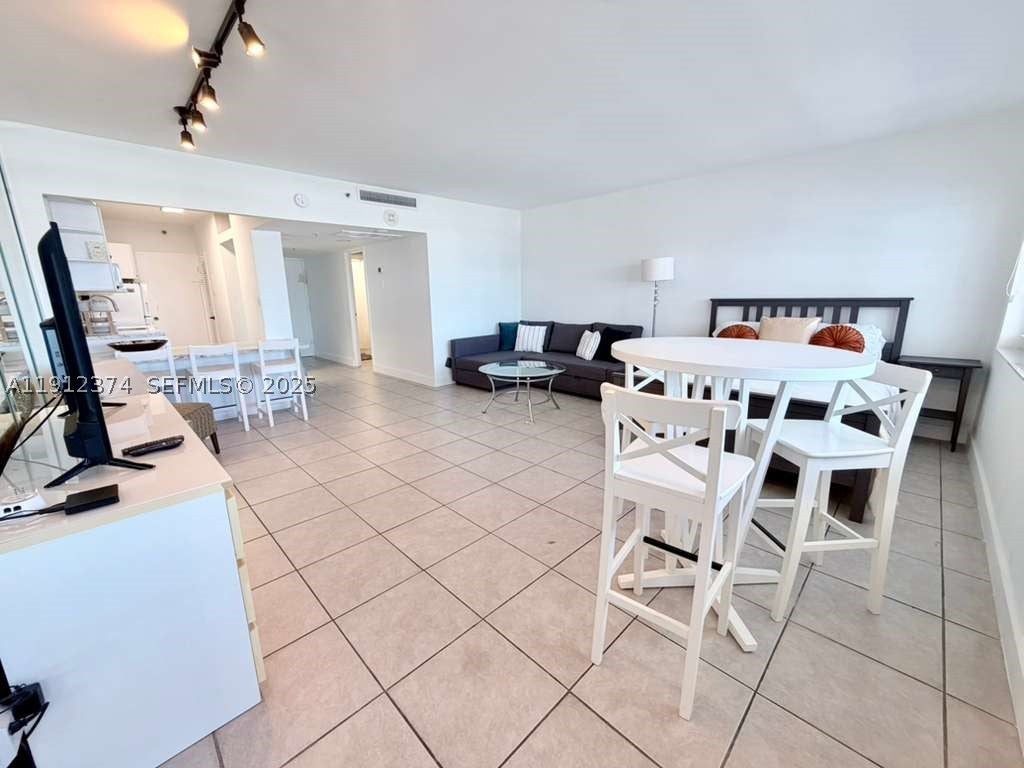 100 Lincoln Rd 1220