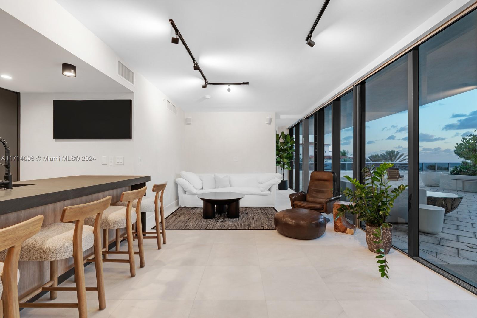 MEI CONDO - Residential