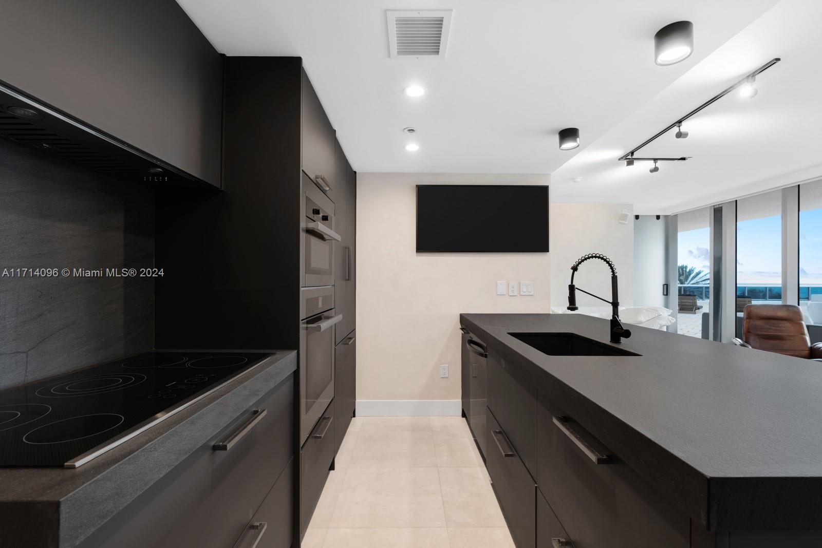 MEI CONDO - Residential