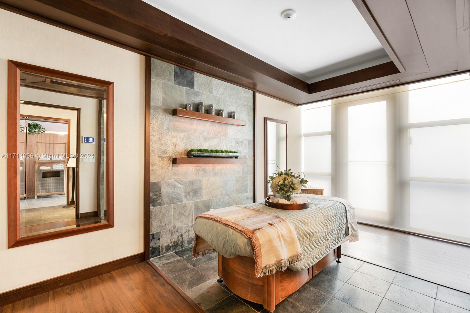 MEI CONDO - Residential