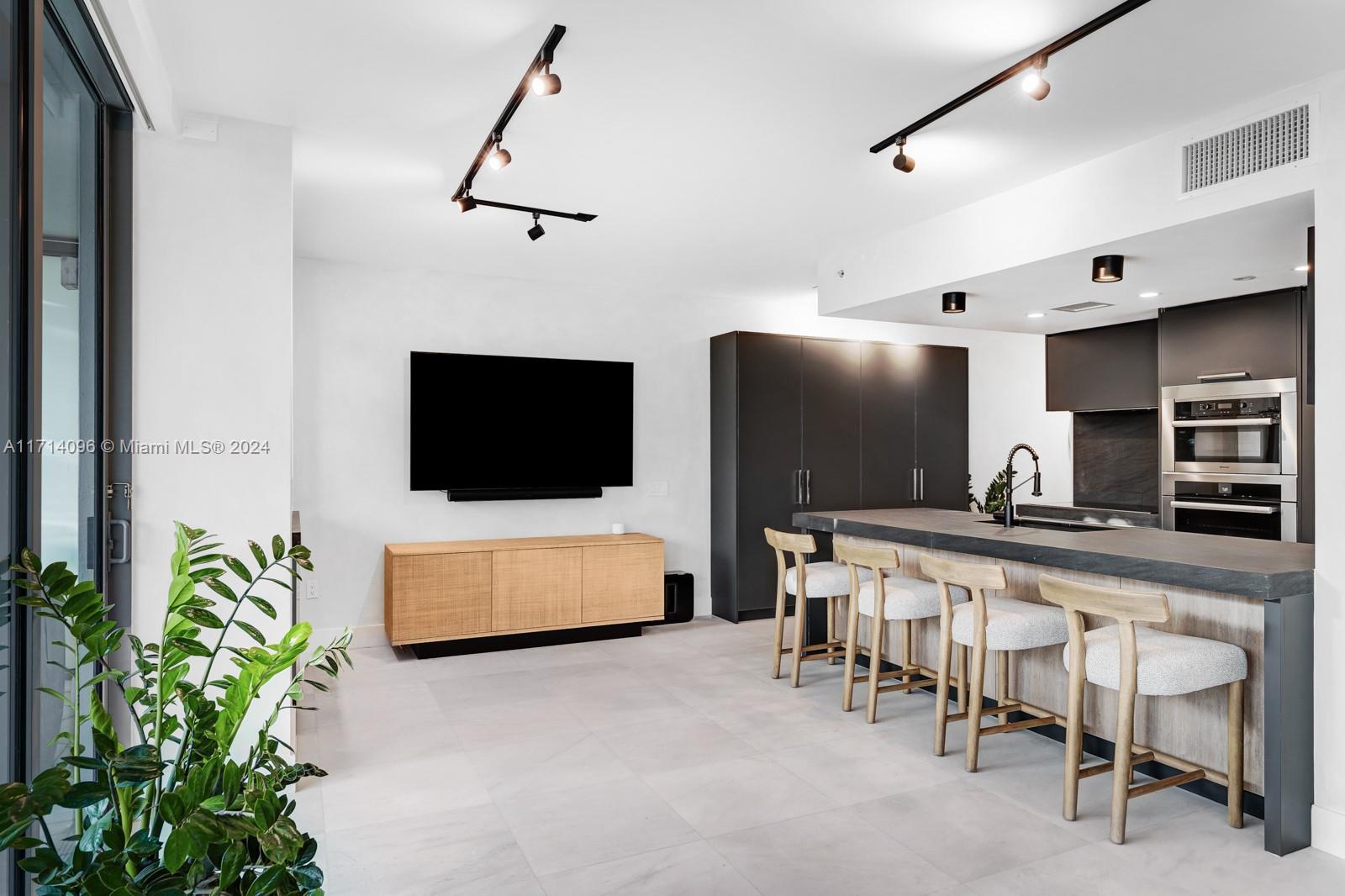 MEI CONDO - Residential