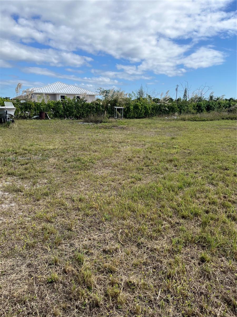 Great opportunity to purchase a vacant land in a well planned community to build your own home. Inside Urban Development Area, very quiet and beautiful area, corner lot already clean, fenced, and a 30 foot deep well. Please contact Miami Dade County for all building and zoning questions.