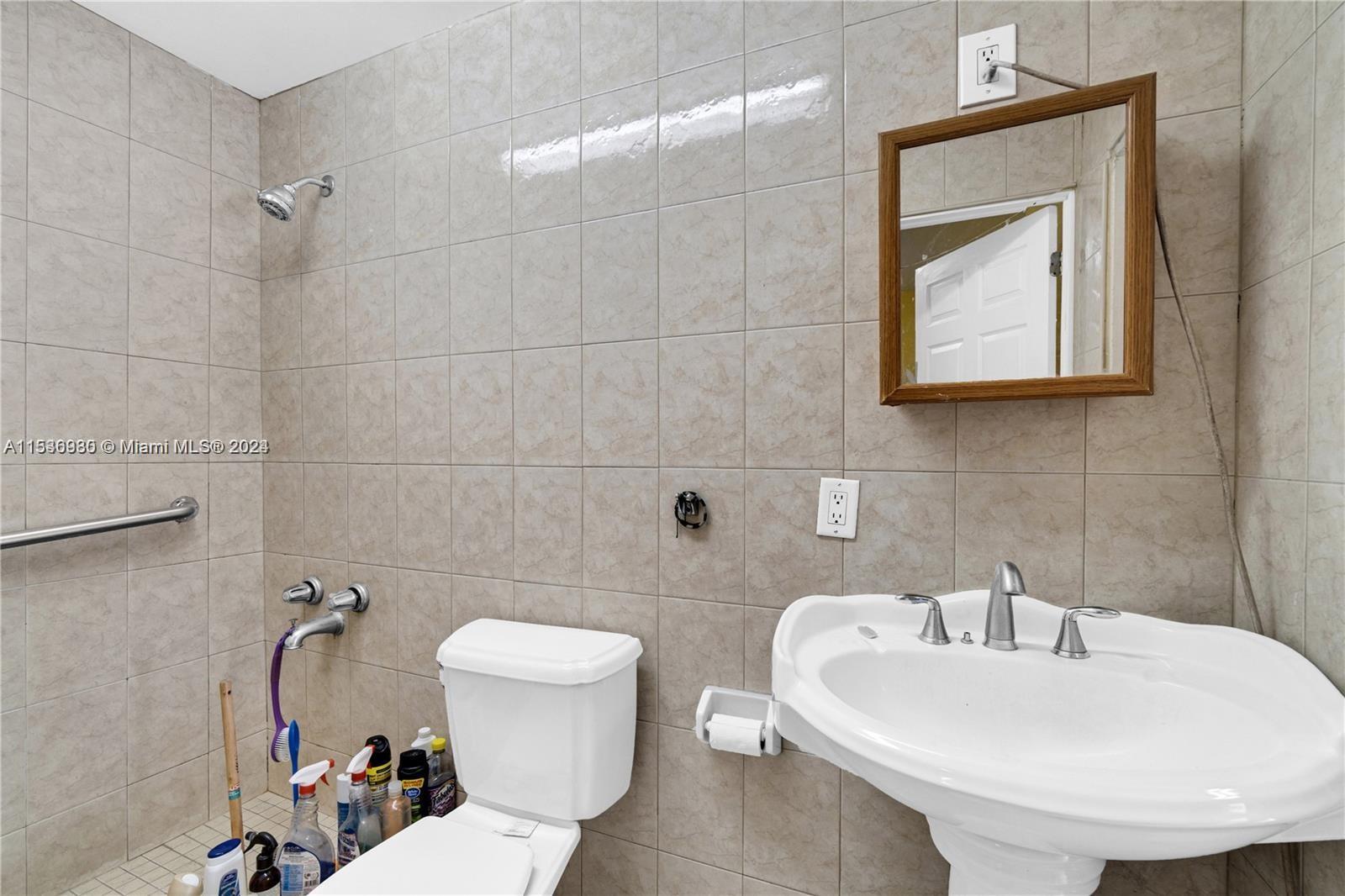 PALM SPRINGS SUB SEC A 4T - Residential Lease