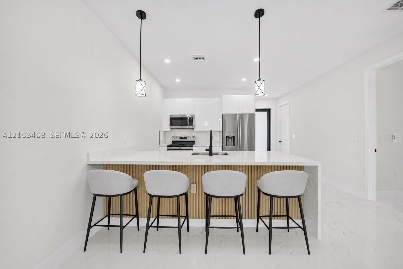1336/1338 DIPLOMAT PKWY