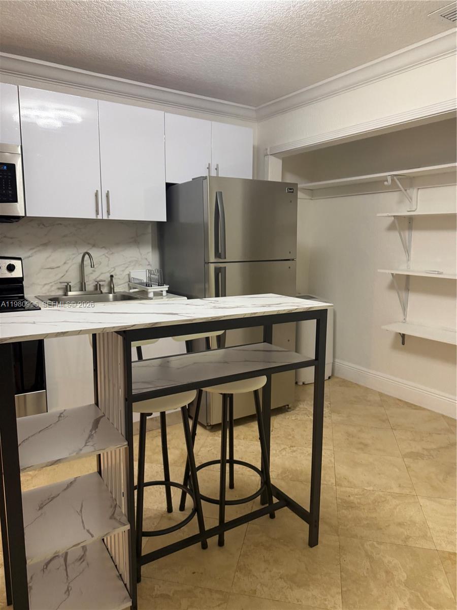 LAKES OF THE MEADOW SEC 4 - Residential Lease